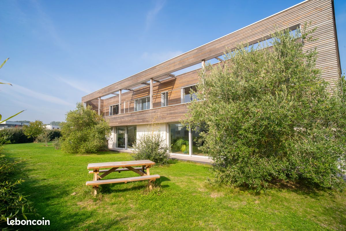 Maison 8 pièces 348 m² · à Mérignies · 348 m² · 319 000 €