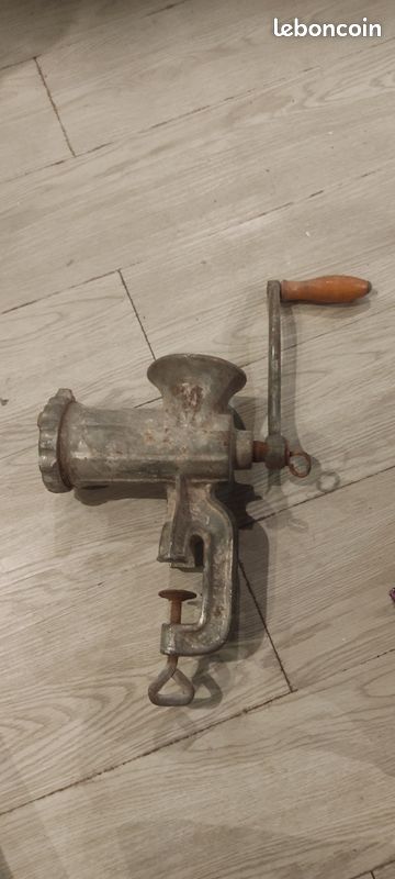 Hachoir a viande ancien (image 1)