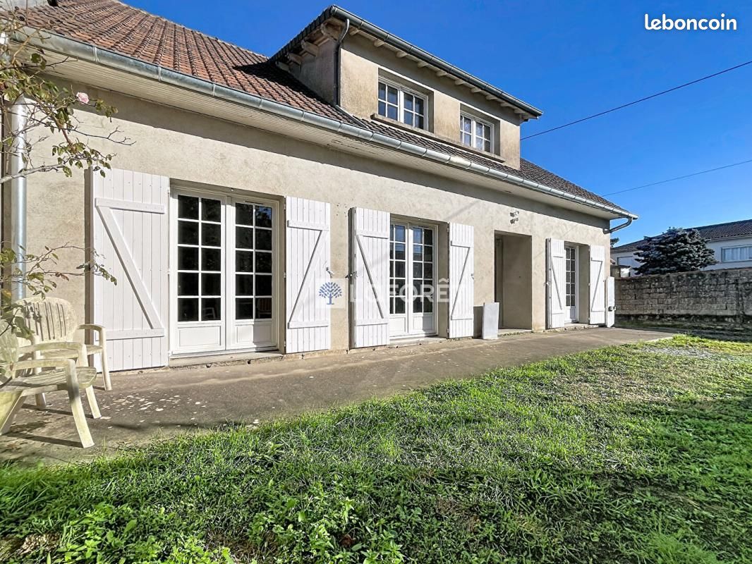 Maison 7 pièces 170 m² · à Parthenay · 170 m² · 155 000 €