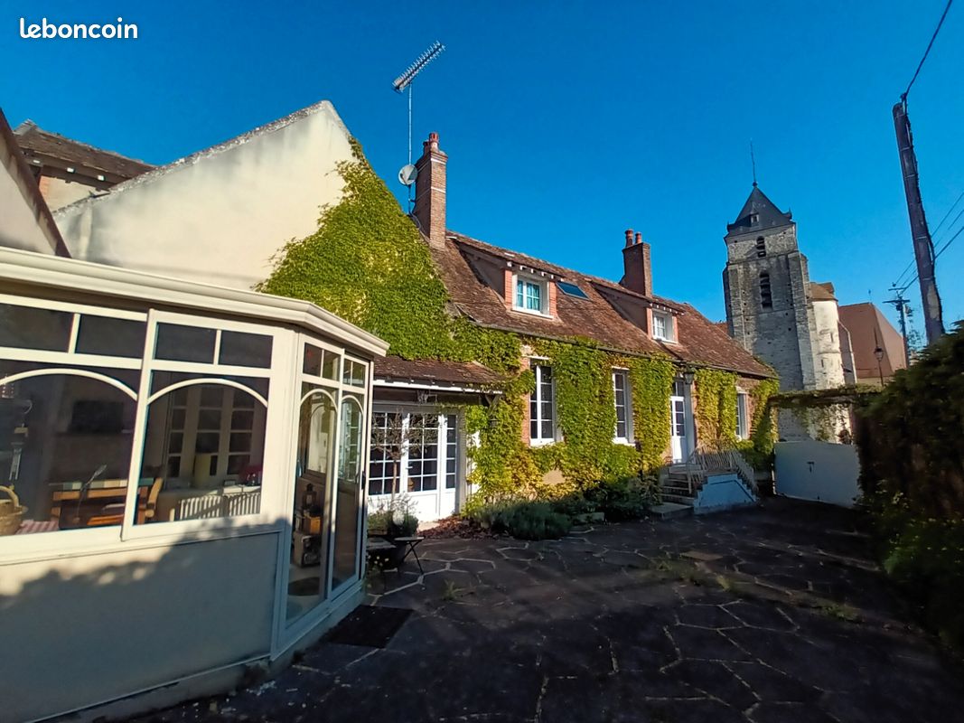 Maison 6 pièces 200 m² · à Champigny · 200 m² · 300 000 €