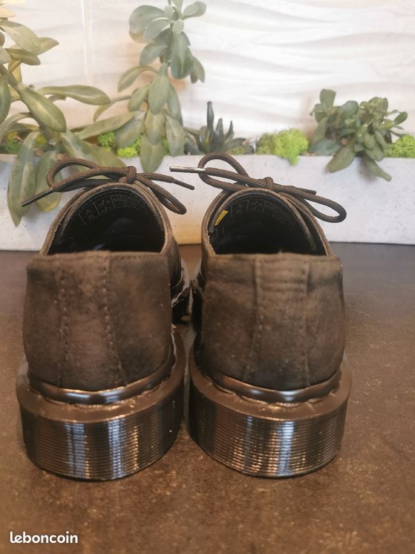 Jolies Dr Martens en daim Chaussures