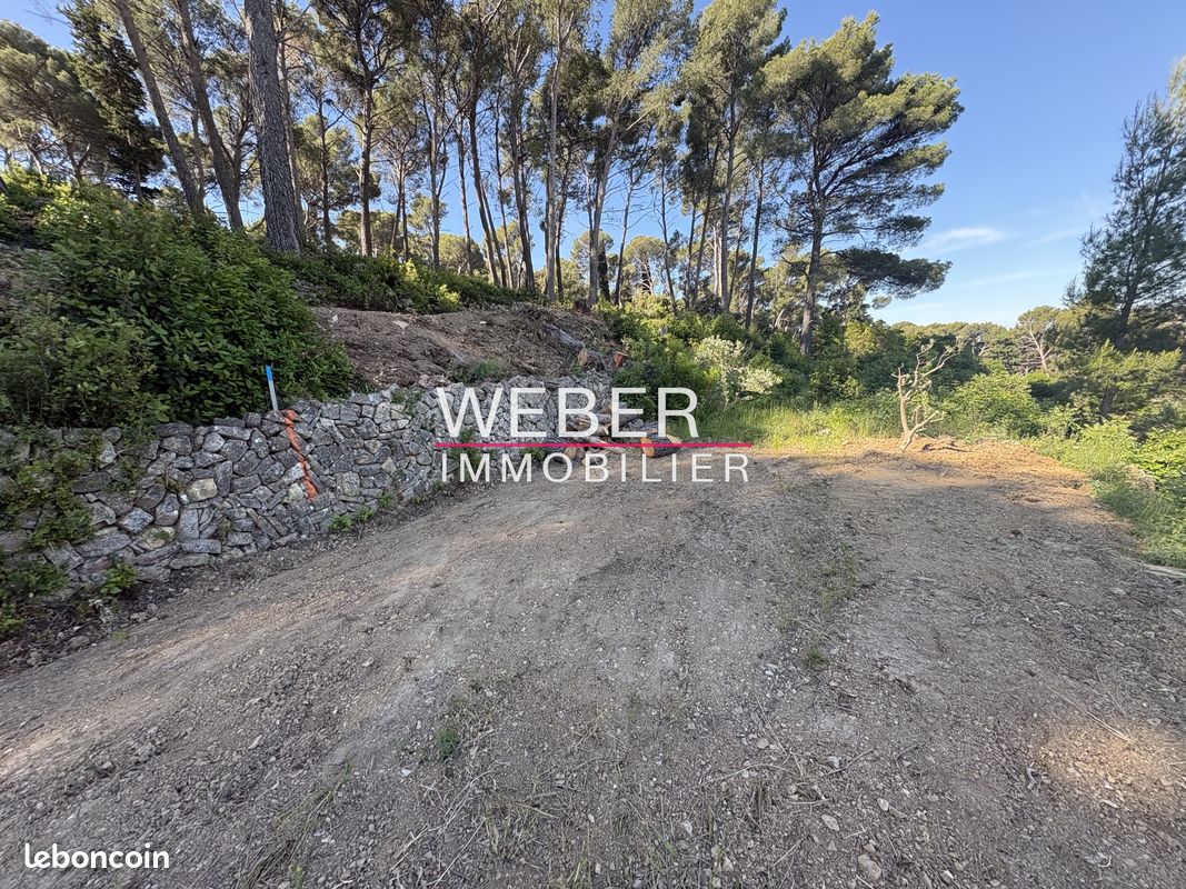 Terrain 6400 m² · à Ollioules · 6 400 m² · 420 000 €