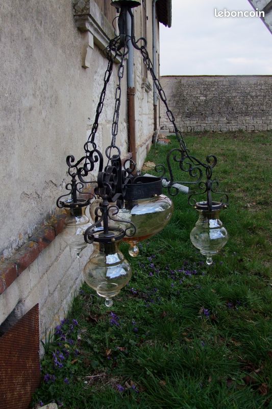 Lustre type château viticole et ses appliques (image 1)