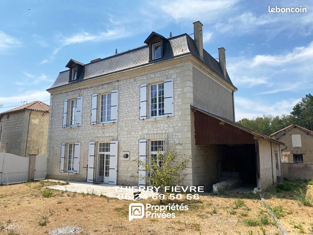 Maison 9 pièces 299 m² · à Les Trois-Moutiers · 299 m² · 225 000 €