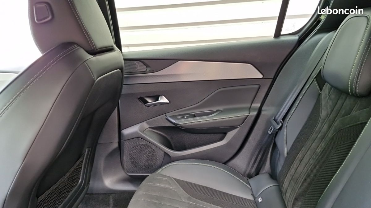 Peugeot 308 PHEV 225 E-EAT8 GT (image 30)