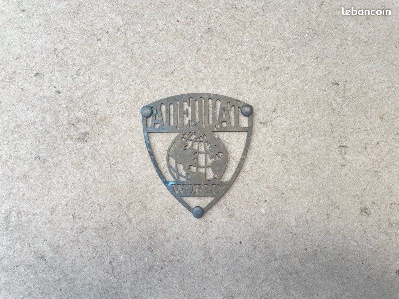 Écusson Adéquat World logo marque ancienne collection (image 1)