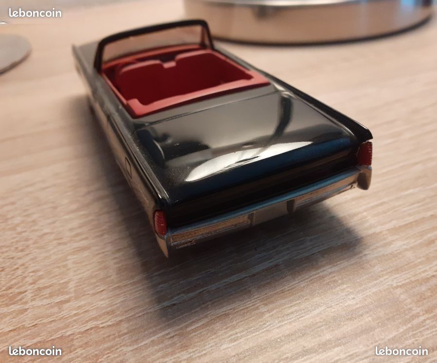 Miniature Lincoln Continental 1965 Film Matrix Greenlight 1/43 Achetez sur Miniature Lincoln Continental 1965 Film Matrix Greenlight 1/43 Achetez sur
