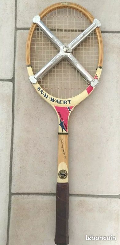 ANCIENNE RAQUETTE DE tennis Snauwaert Lady Caravelle avec ça croix