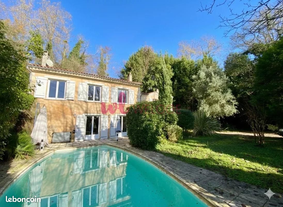 Maison 5 pièces 130 m² · à Bourg · 130 m² · 345 000 €