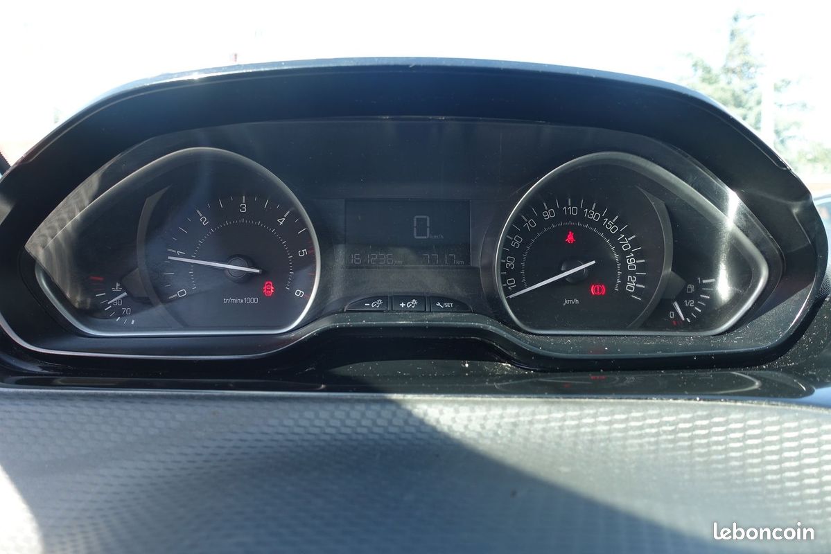 Peugeot 2008 1.6 BLUEHDI 100CH STYLE (image 12)
