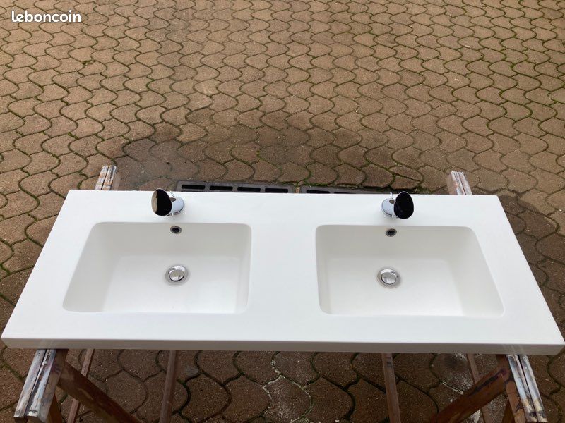 Lavabo double vasque avec mitigeurs (image 1)