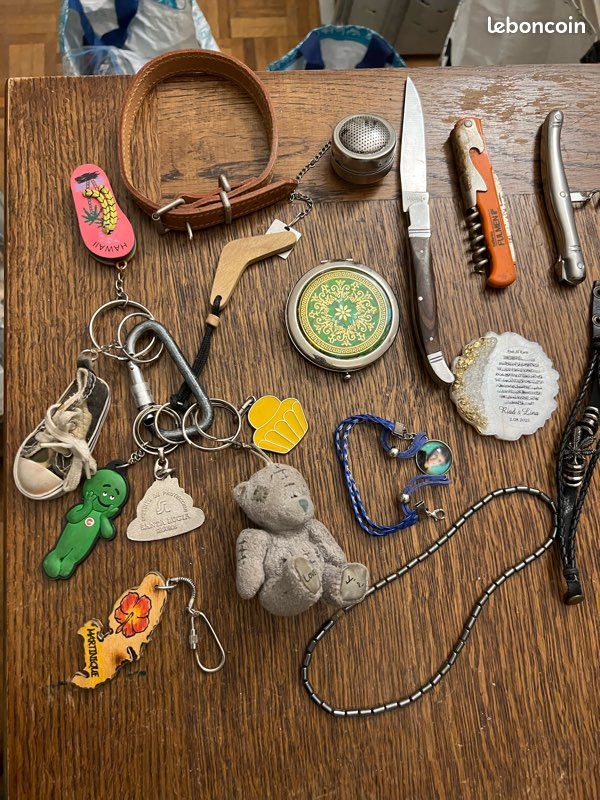 Lot 3 couteaux plus bracelet plus porte-clés (image 1)