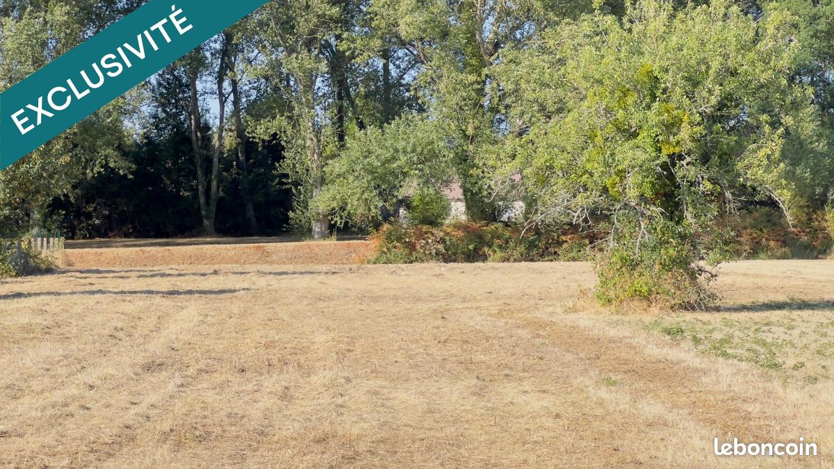 Terrain 3563 m² · à Les Bordes · 3 563 m² · 147 000 €