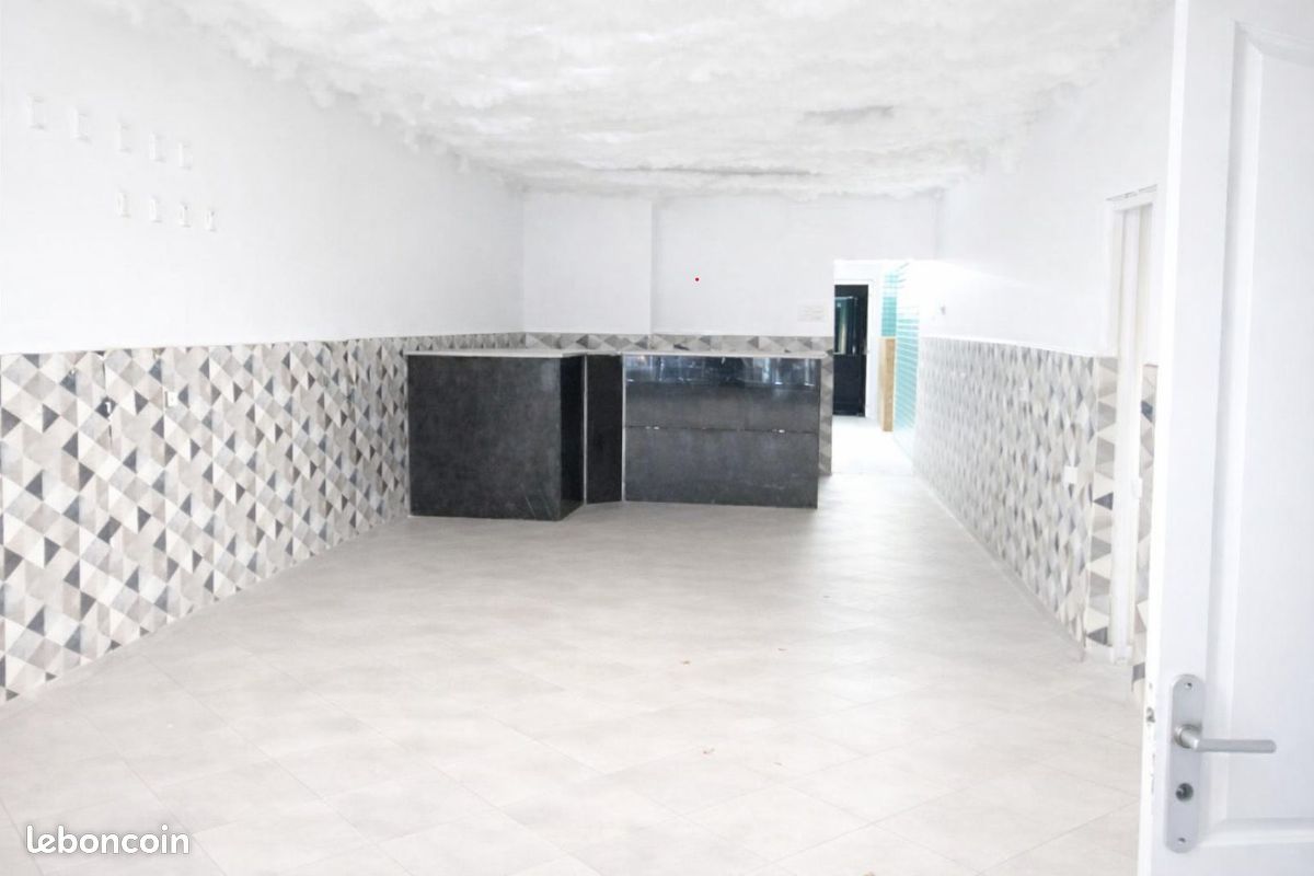 Commerce · à Flers-en-Escrebieux · 610 m² · 310 000 €
