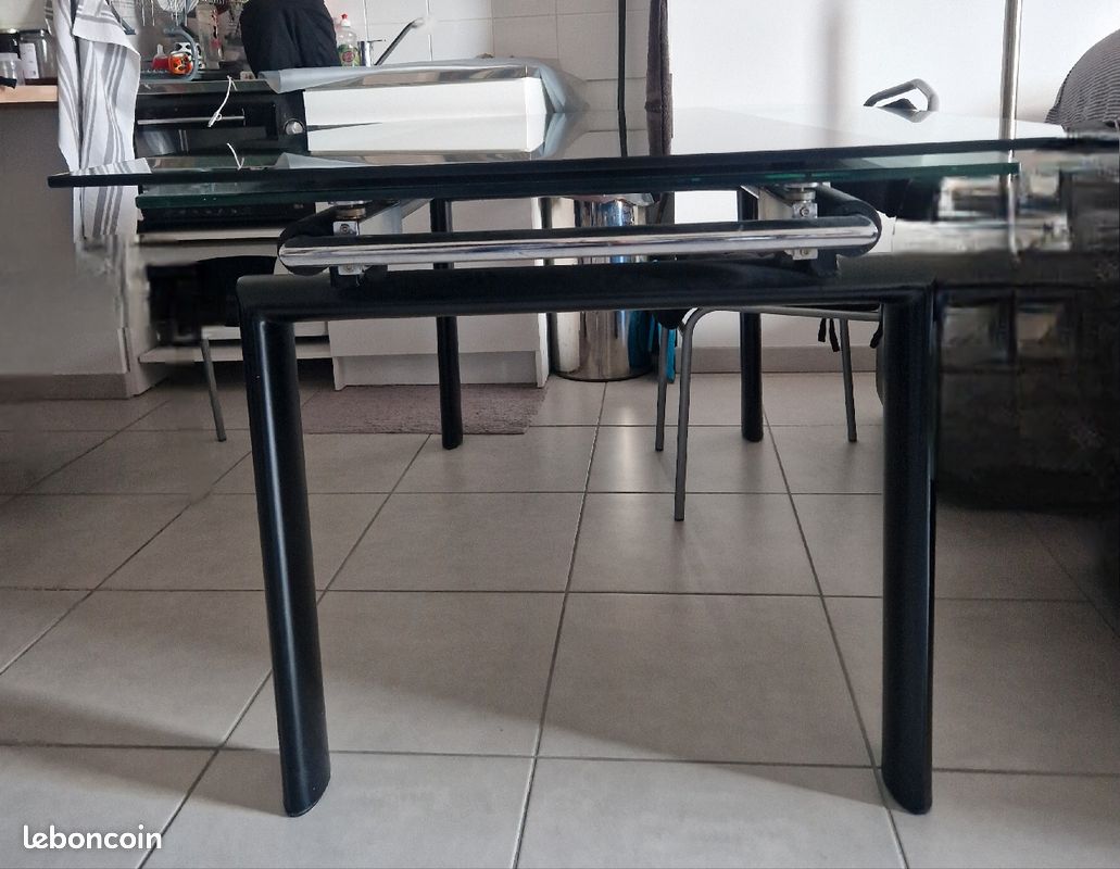 Table (image 3)