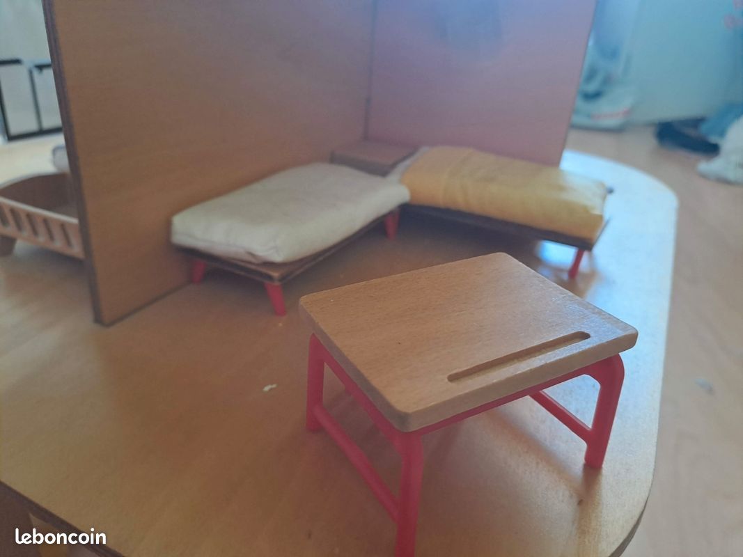 Maison colour house de djeco
À partir de 4 ans
Parfait état 
Vendue avec les accessoires présents sur la photo
Collection Mon petit home (image 10)