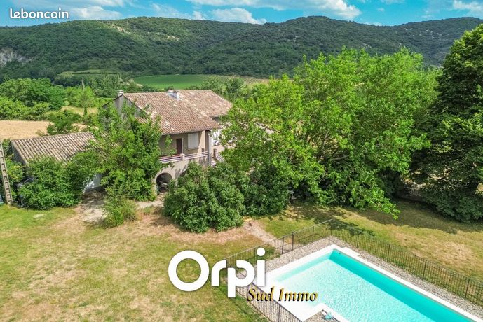 Maison 5 pièces 180 m²