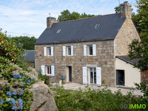 Propriété de caractère avec gîte, dépendances et étang – Locarn (29)