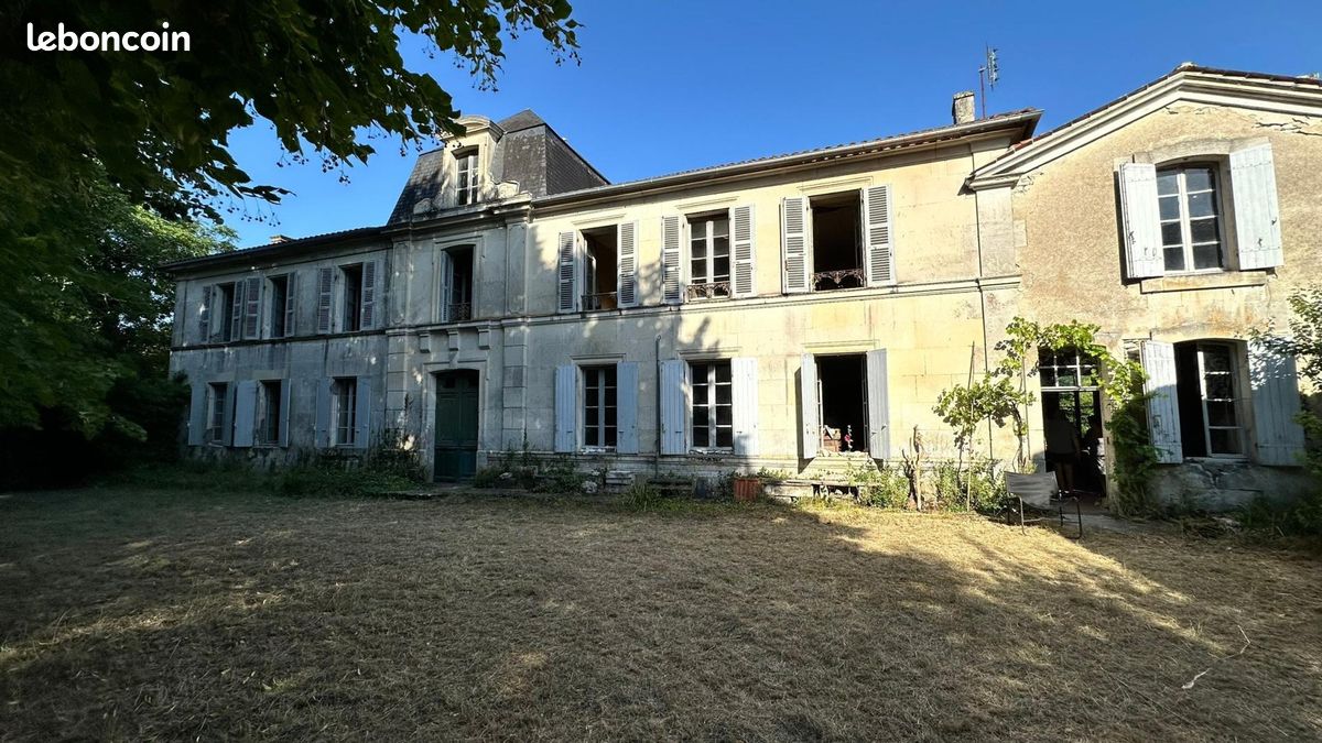 Maison 14 pièces 300 m² · à Pérignac · 300 m² · 255 000 €