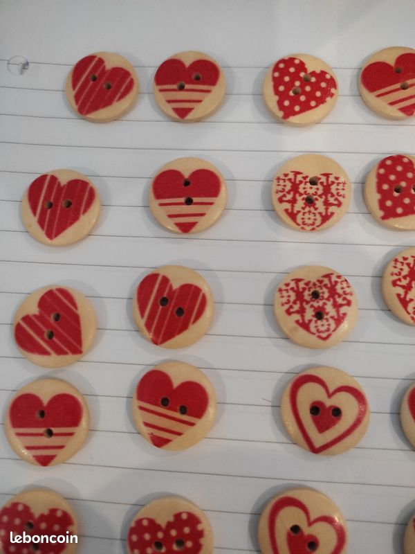 Lot de 49 boutons ronds motif coeur (image 2)