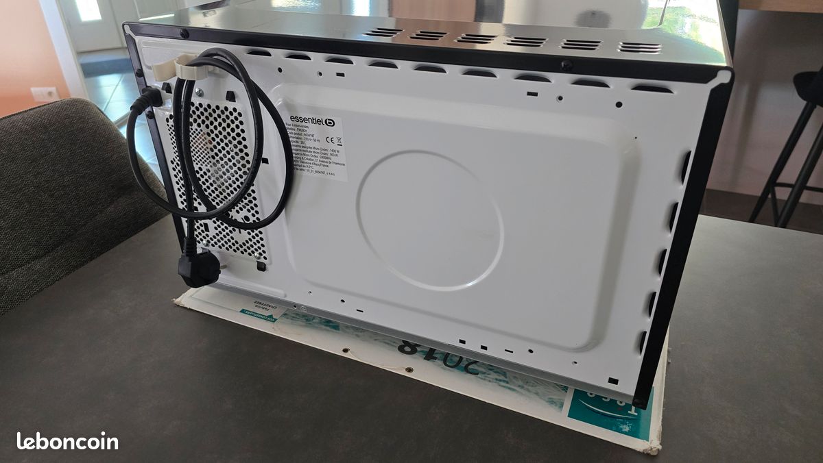 Four Micro Onde 28 Litres 900w (image 3)