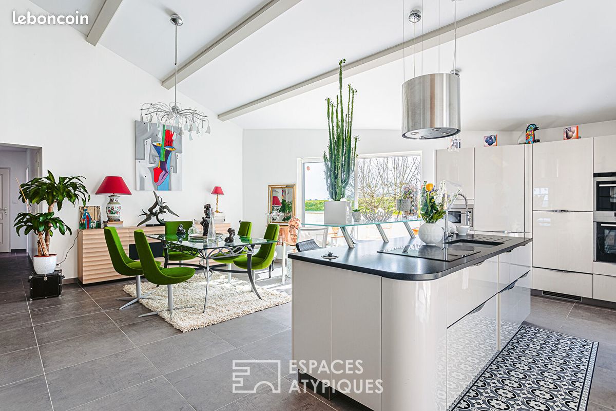 Maison 6 pièces 157 m² - Beauvoir-sur-Niort 79360 (image principale 0)