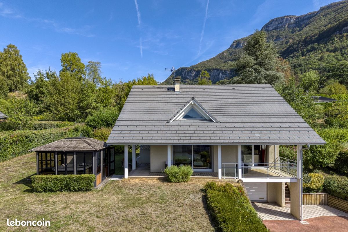 Maison 5 pièces 241 m² · à Saint-Alban-Leysse · 241 m² · 811 000 €