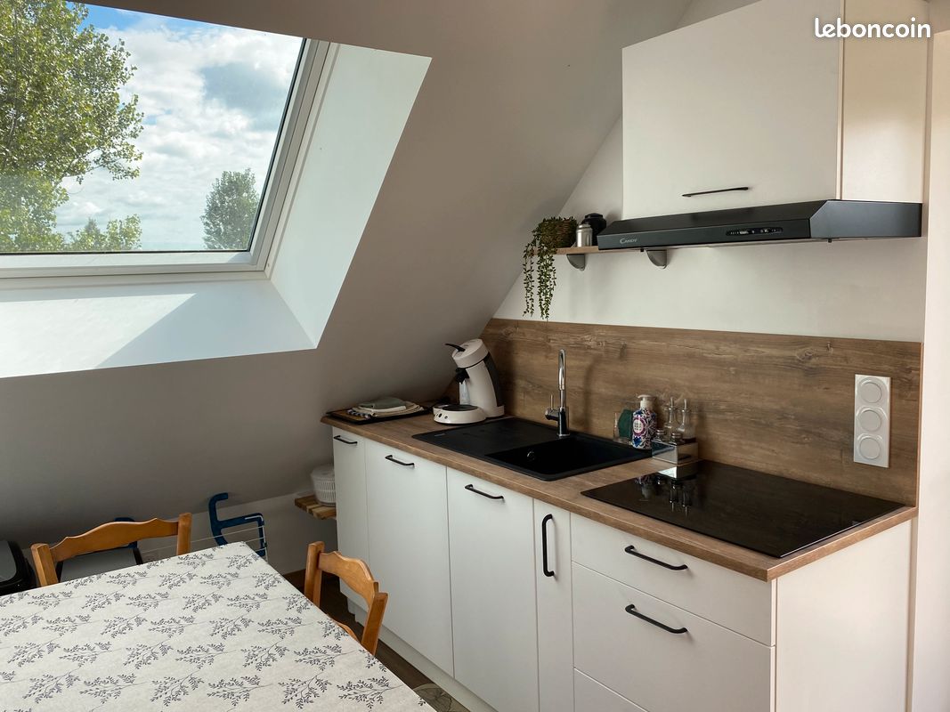 Appartement meublé n°2, 1er étage, moderne, au calme (image 2)