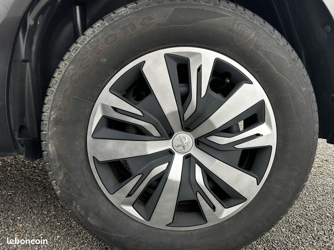 PEUGEOT 2008 BlueHDi 130 S&S BVM6 Allure (image 11)