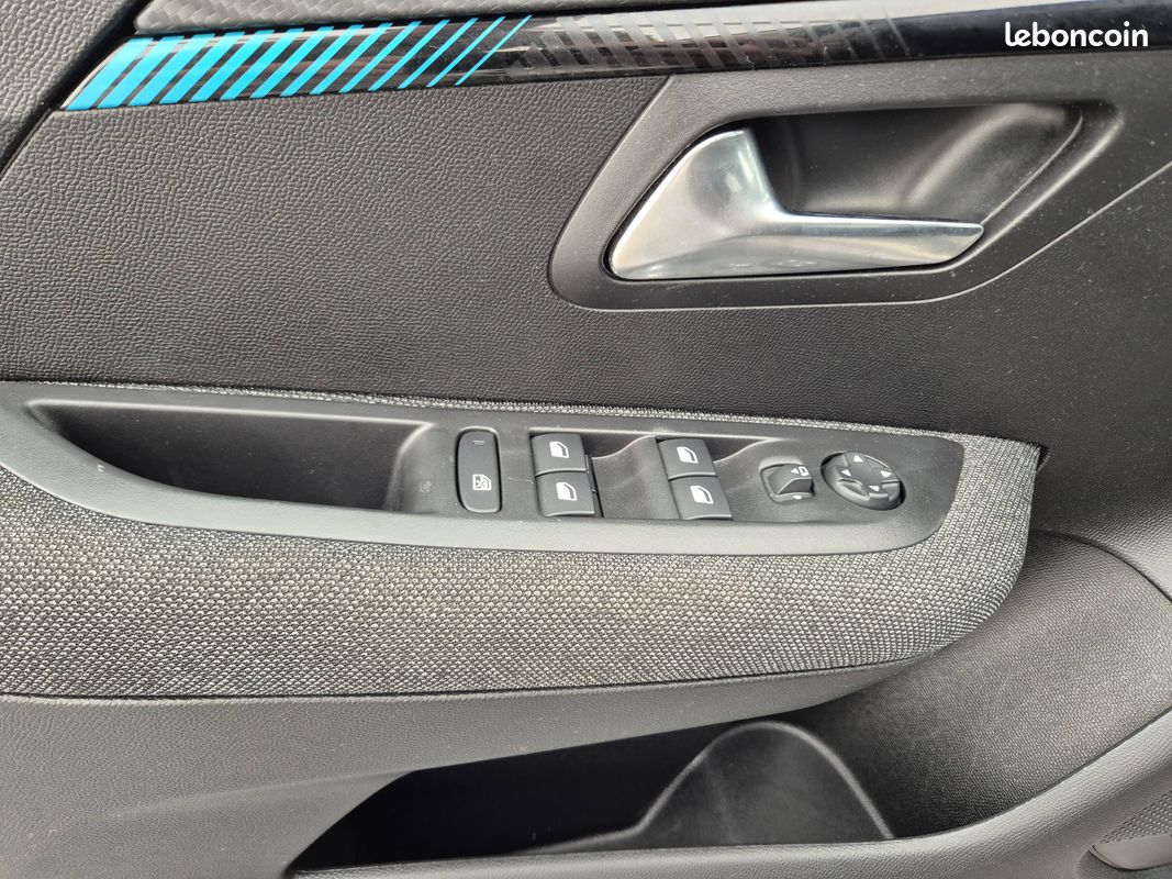 PEUGEOT 208 PureTech 100 S&S BVM6 Style (image 21)