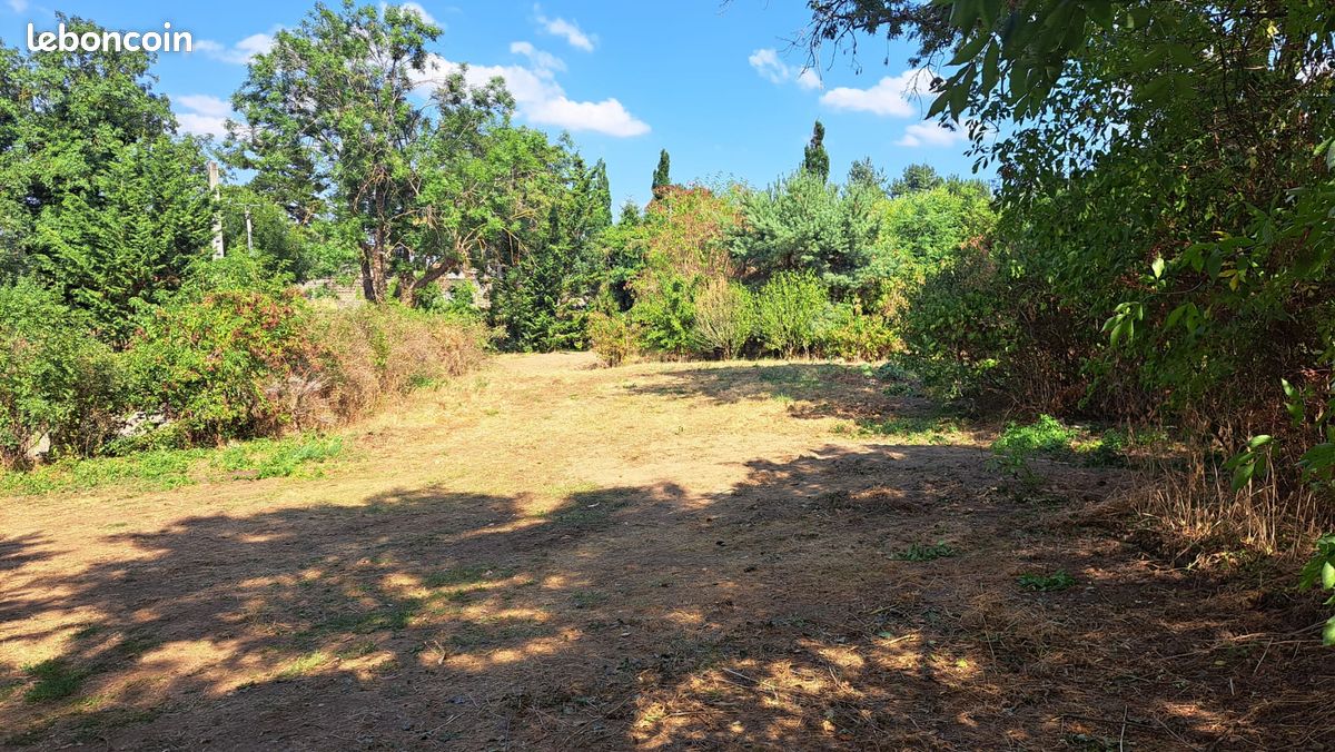 Terrain 790 m² · à Brindas · 280 000 €