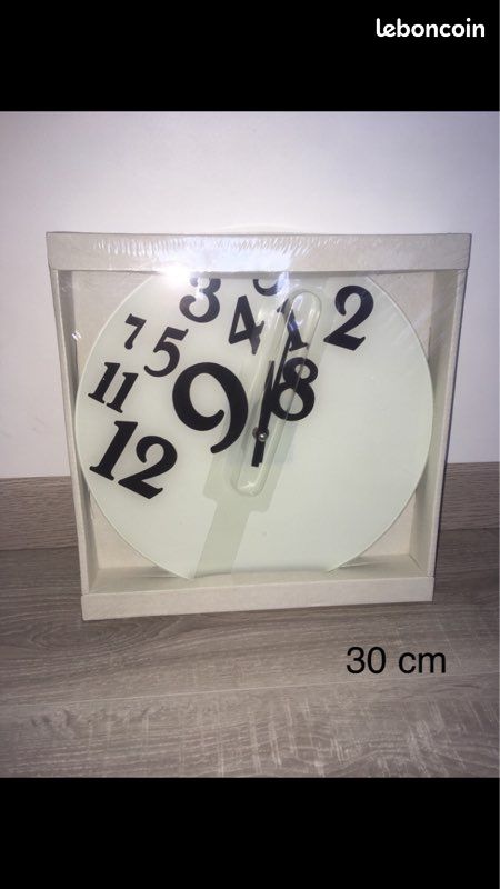 Horloge décorative design blanche neuf emballé heure chiffre décoration maison murale (image 1)