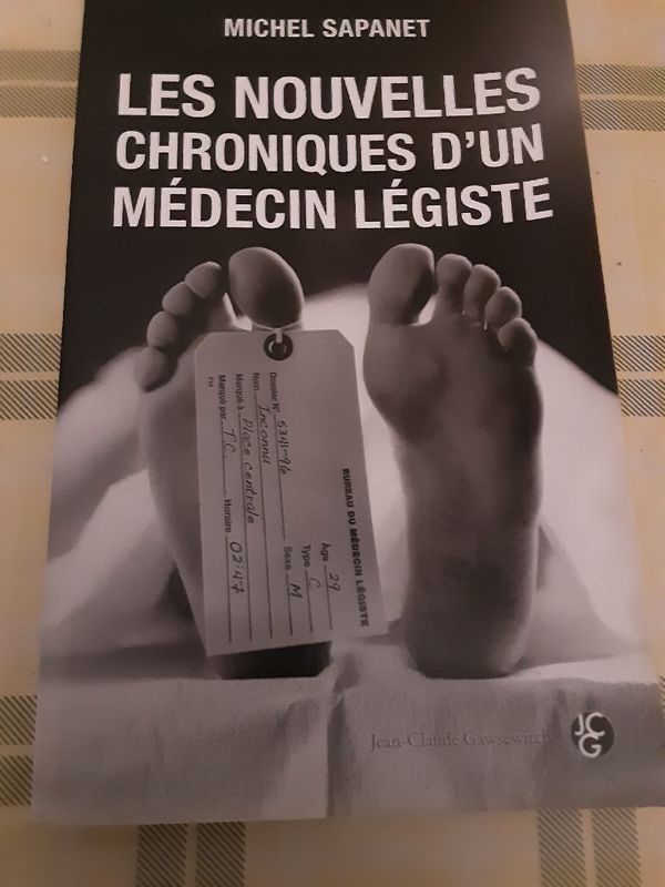 Chroniques D'un Médecin Légiste · Livre d'occasion