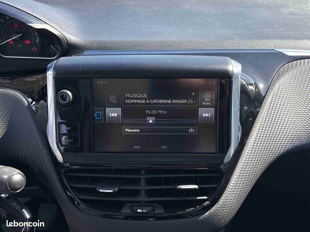 Peugeot 2008 1.2 PureTech 110ch Style S&S (image 13)