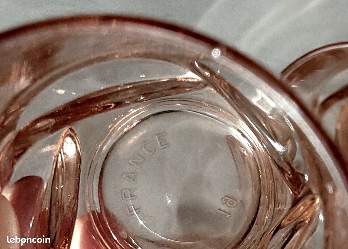 Saladier Arcoroc Rosaline Torsadé - Diamètre 18,5 Cm - Verre Rose - Très Bon état