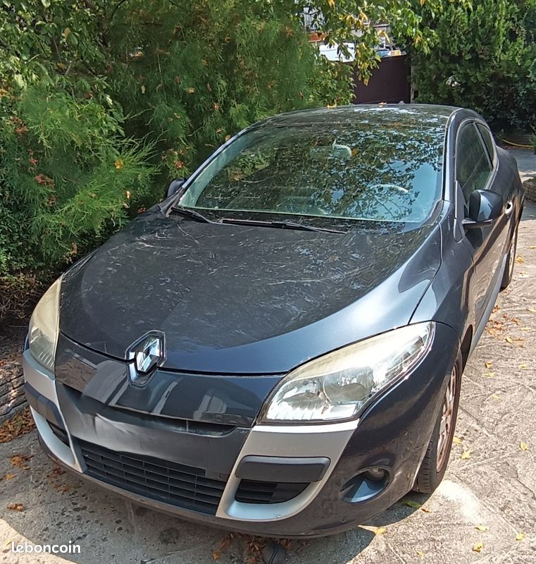 Renault megane 3 coupé dci 130 fap eco2 privilège euro 5, 7cv, modèle 2010, diesel, gris métal, intérieur tissu beige (image 1)