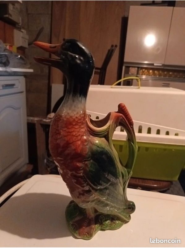 Pichet Canard en barbotine (faïence) St Clément (image 1)