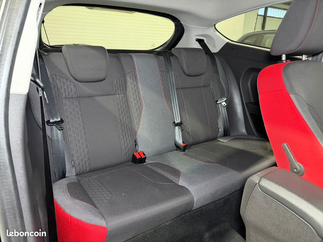 Ford fiesta 1.0 ecoboost 140 ch black edition / jantes alu noir / clim auto / sport / garantie (image 7)
