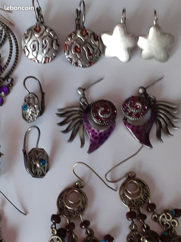 LOT de BOUCLES D ' OREILLES FANTAISIE (image 3)