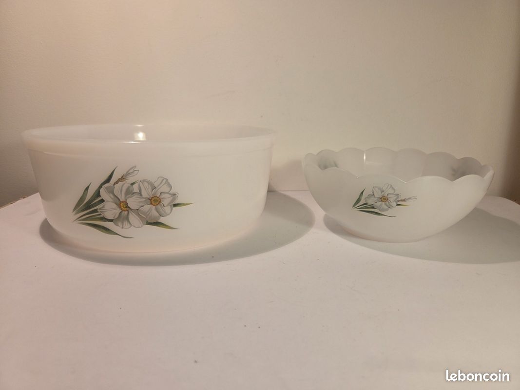 Grand Saladier Arcopal Blanc – Décor Fleurs Vintage – Verre – Occasion