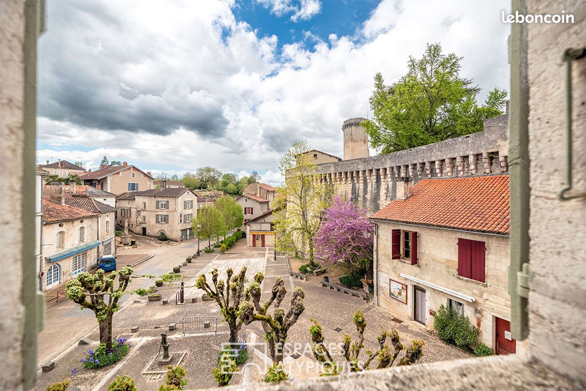 Maison 12 pièces 430 m² · à Bourdeilles · 430 m² · 369 000 €
