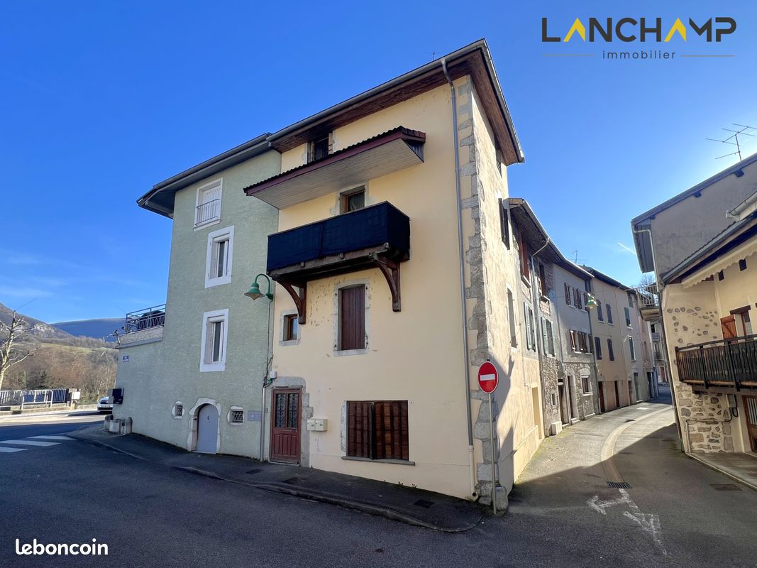 Immeuble 104 m² · à Seyssel · 104 m² · 228 000 €
