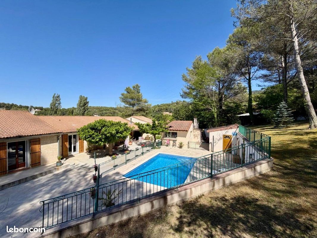 Maison 9 pièces 260 m² · à Simiane-Collongue · 260 m² · 949 000 €