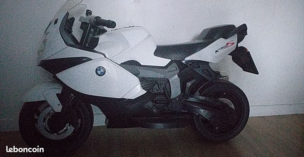 Moto électrique pour enfant BMW K1300 S (image 1)