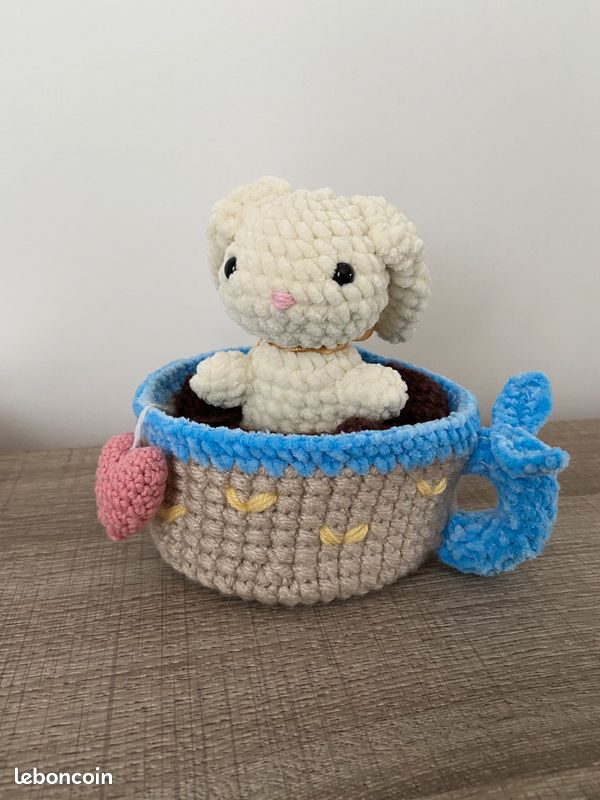 Lapin dans tasse en crochet fait main (image 4)