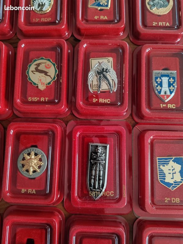 LOT 29 Insignes émaillés Arthus Bertrand - Jury - Bleu Blanc Rouge - Boîte D'origine Années 1930
