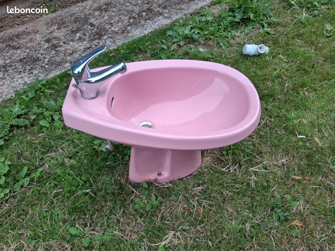 Bidet (image 1)