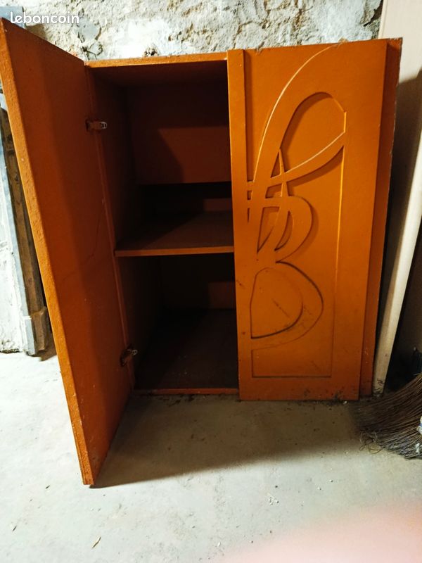 Meuble bas en bois peint (image 3)