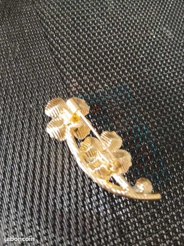 Belle Broche Ancienne à Motif Trèfle Avec Pierres - Occasion, Parfaite Pour Collectionneurs