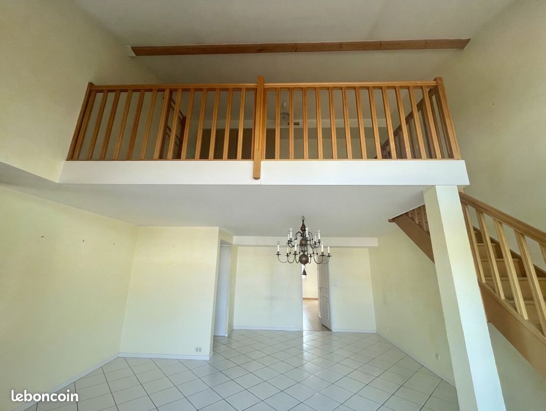 Appartement 3 pièces 104 m² · à Craponne · 104 m² · 1 321 €/mois
